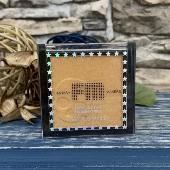 Wet n Wild Limited Edition Fantasy Maker Howlywood Skull Highlighter Illuminator - Picture 1 of 2
